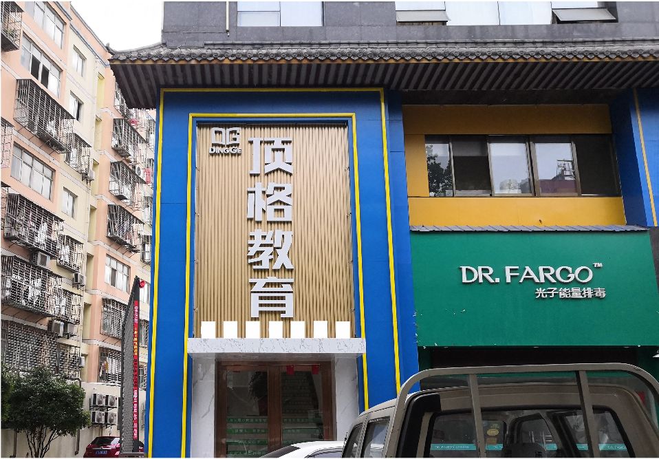 双牌门头设计要符合门店特色。