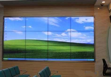 双牌液晶拼接屏的另类用法。